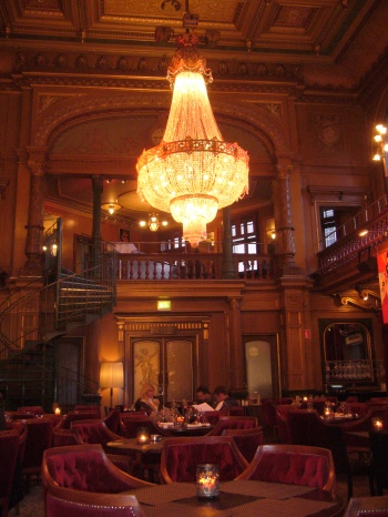 Photo stoRy  for today™ –  Glamour of the Mirror Hall at  Berns